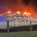 Un incendie ravage le parking de l’aéroport britannique, provoqué par un Range Rover diesel
