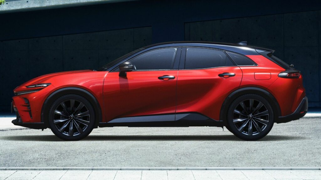 Le SUV hybride Toyota Crown Sport lancé au Japon au prix de 40 000 $