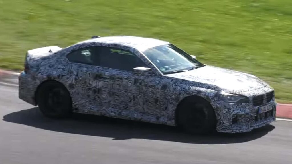 Regardez la BMW M2 CS accélérer autour du Nürburgring dans une nouvelle vidéo d’espionnage