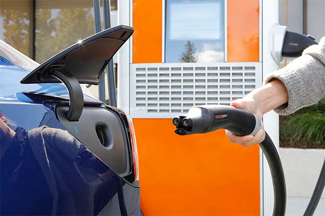 ChargePoint augmente la production de chargeurs pour véhicules électriques NACS