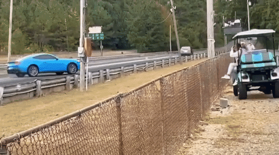 Une Ford Mustang GT 2024 a été détruite alors qu’elle pilotait une Cadillac CTS-V