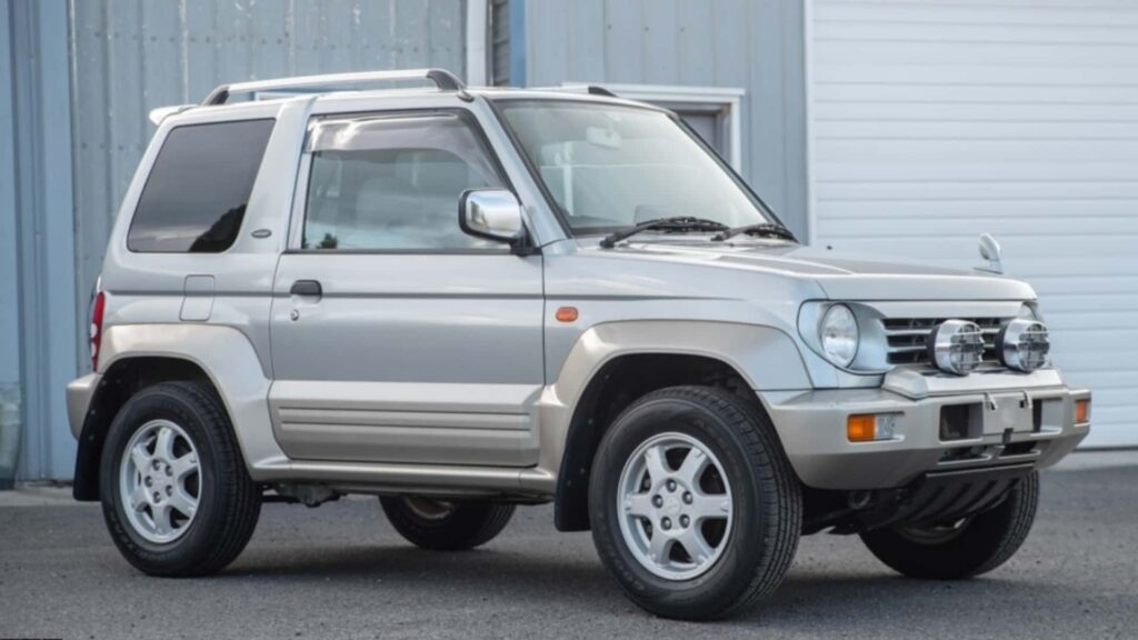 Le Mitsubishi Pajero Junior 1997 est un trésor tout-terrain JDM de 13 545 $ importé aux États-Unis.