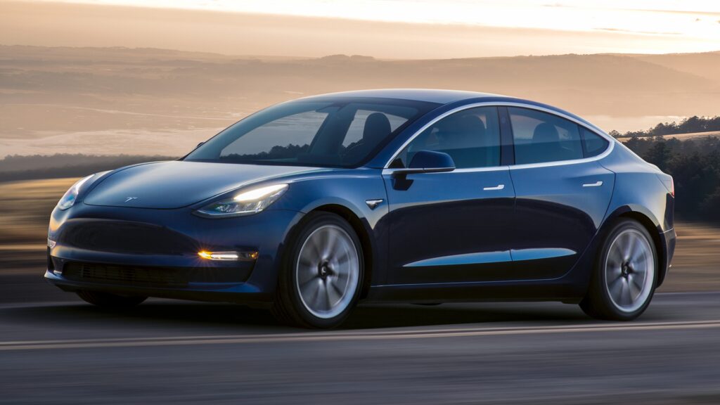 Le propriétaire de Tesla rapporte une facture choquante de 21 000 $ pour une batterie endommagée par la pluie