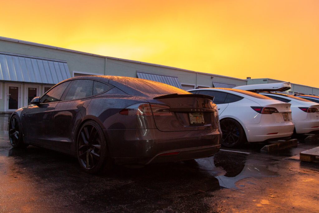 Tesla propose une version bêta complète de conduite autonome « ​​prête à l'emploi » – EVANNEX Aftermarket Tesla Accessories