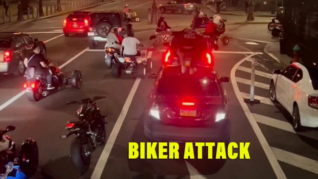 Une maman courageuse affronte un motocycliste armé qui a sauté sur sa voiture et l’a vandalisée
