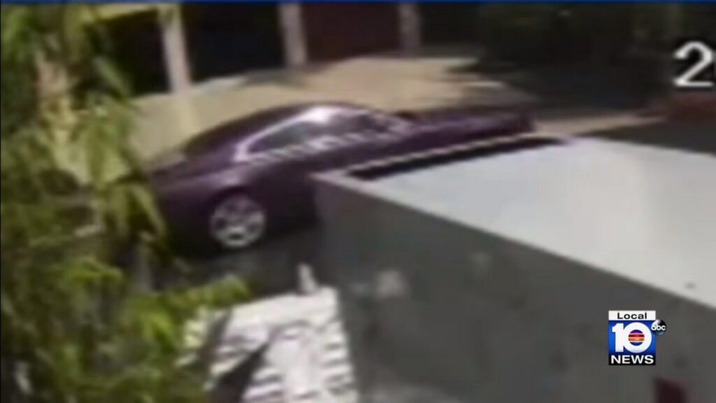 Le propriétaire d’une Rolls-Royce utilise une bannière aérienne pour chasser le spectre violet volé de sa femme