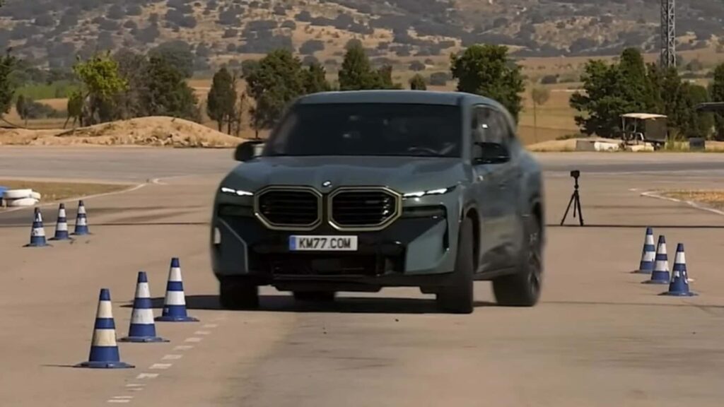 Le test BMW XM Moose montre que le super SUV n’aime pas les courbes