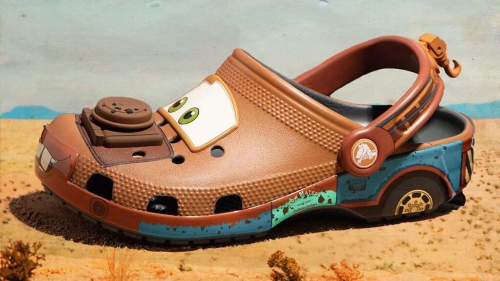 Mater From Cars transforme des crocs en grue à orteil