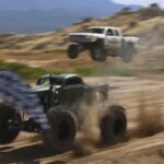 Chevy Silverado Prerunner Vs Monster Truck est une course de dragsters tout-terrain sauvage