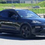 Porsche Macan EV espionné avec un léger camouflage sur de nouvelles photos