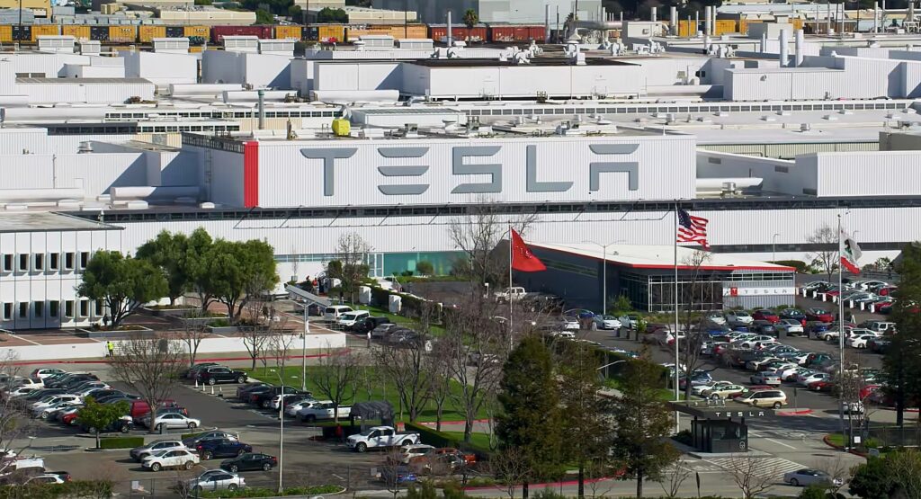 Tesla fait les premiers pas pour lancer des entreprises au Chili