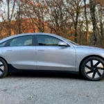 Crédit d'impôt Tesla Model Y, Cadillac Vistiq EV dévoilée, Hyundai Ioniq 6 : Today's Car News