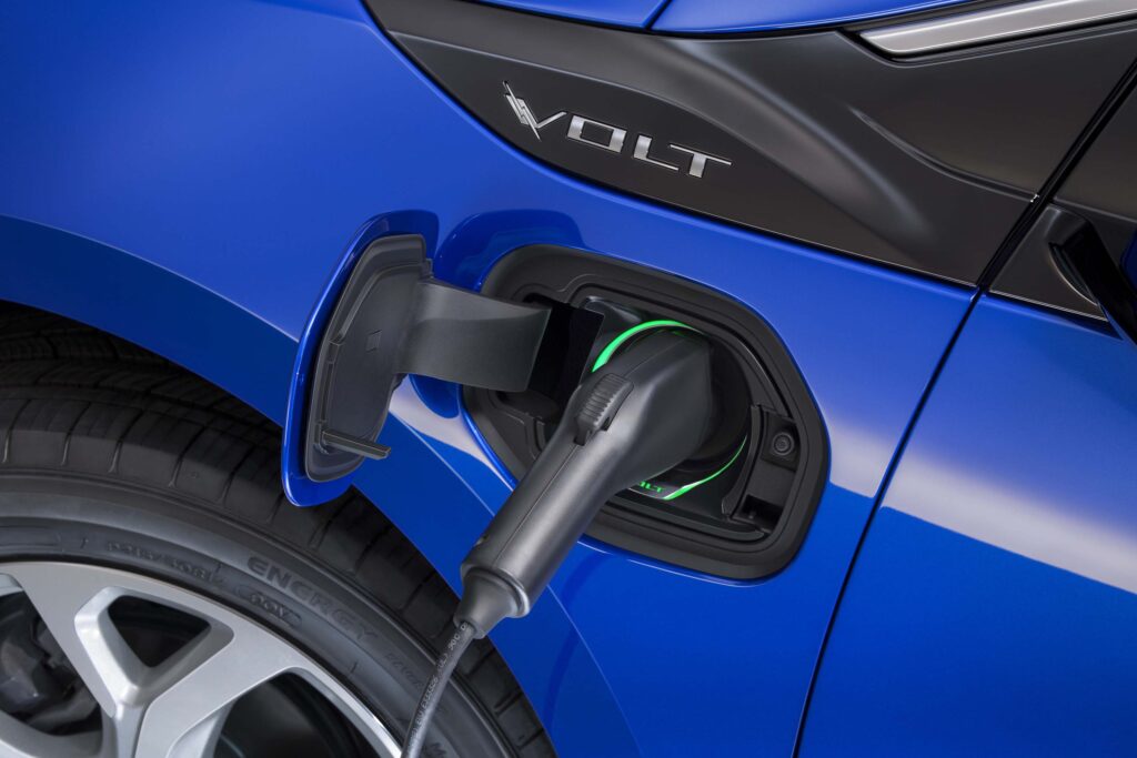 Hybrides rechargeables GM, rappel de Rolls-Royce EV, réductions sur Mach-E : Today's Car News
