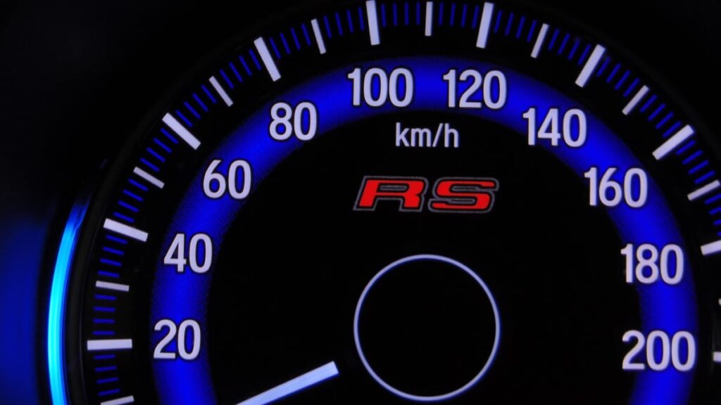 A speedometer sits at 0, with gradations up to 200 kmh