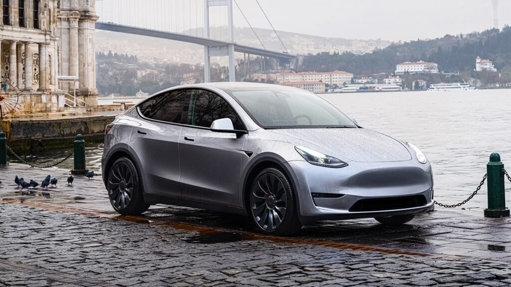 Rapport : les propriétaires de Tesla peuvent désormais transférer le FSD et la suralimentation gratuite